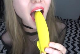 Peas And Pies Banana Sucking Sensual ASMR Video